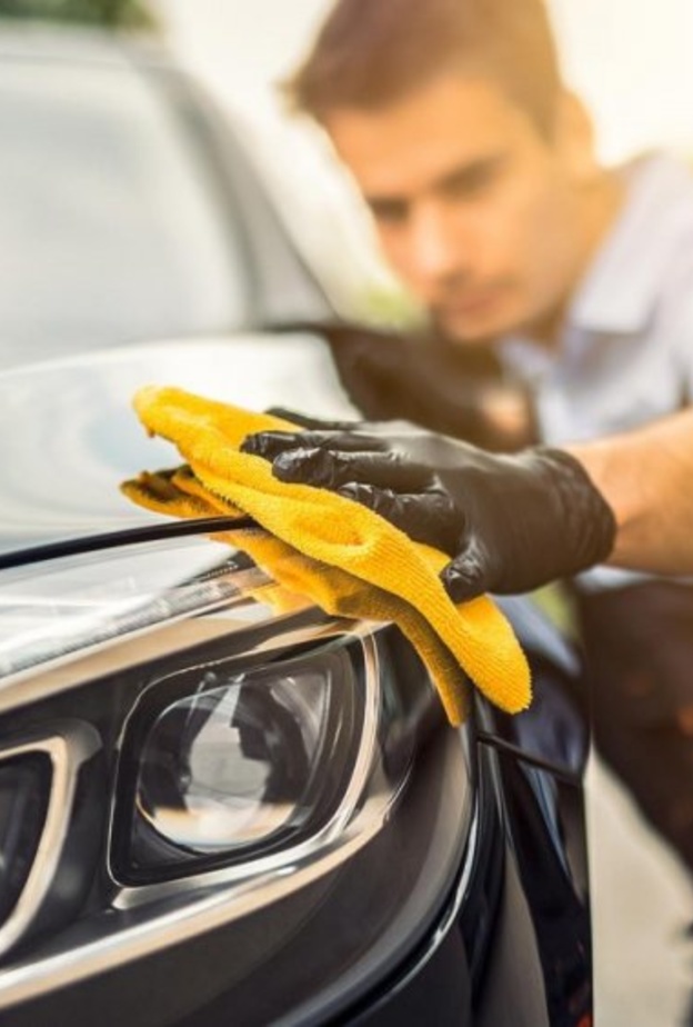 احرص على أن تقوم بتنظيف سيارتك الفخمة مرة واحدة أسبوعيا