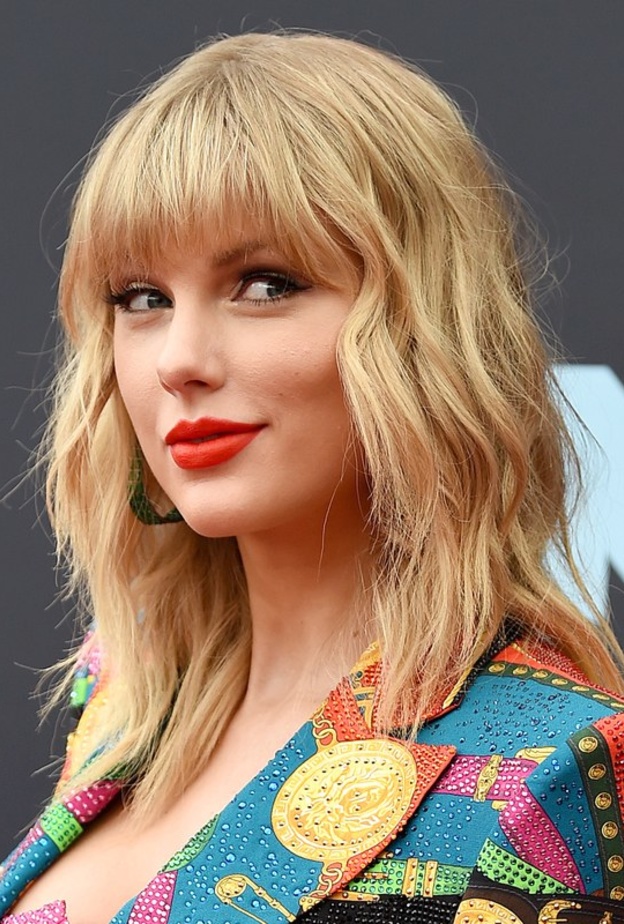 اختارت Keke Palmer ظلال خضراء لماعة بطريقة مدموجة مع الظلال السوداء المات