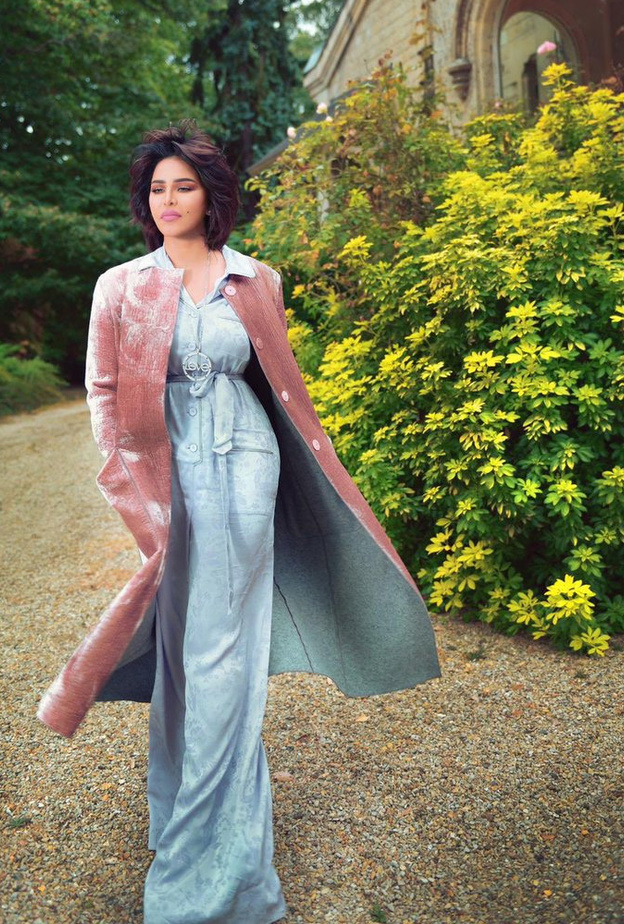 تغريدات الفنانين احتفالا بيوم المرأة الاماراتية