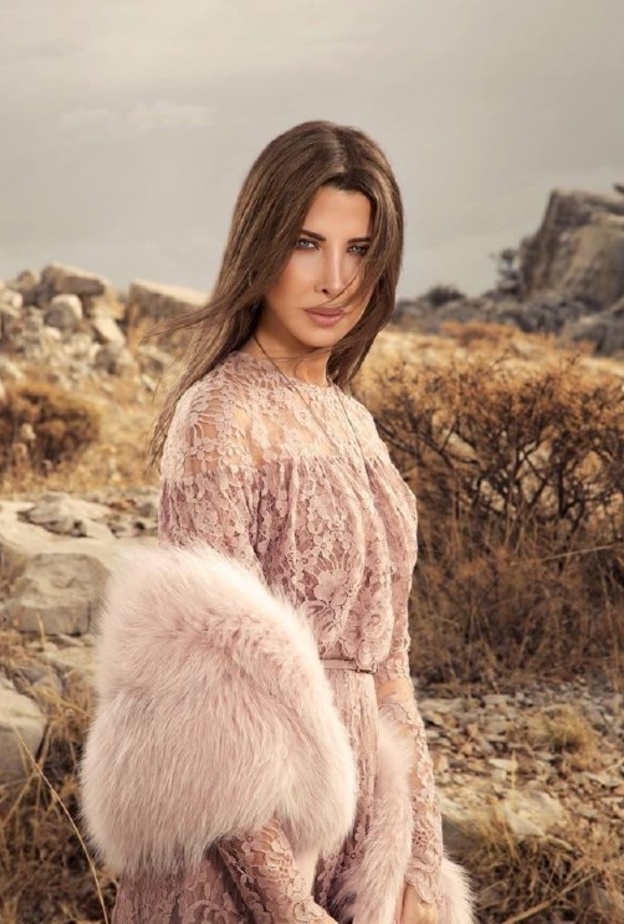 بفستان السهرة القصير