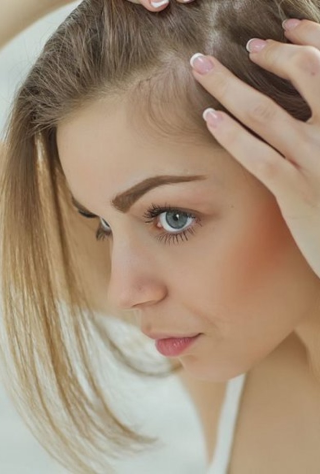 عالجي شعرك المتقصف بعد تعرضه لعوامل خارجية