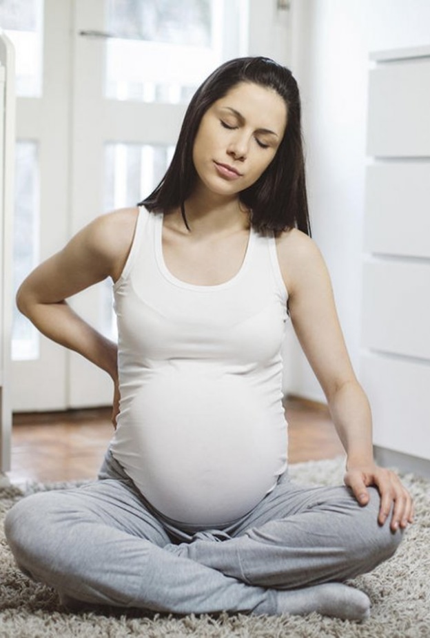 تمرين الركوع لعلاج آلام الظهر اثناء الحمل في المنزل