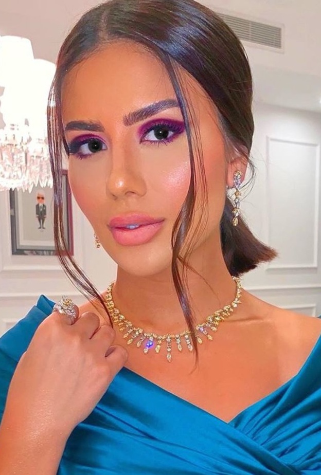 نهى نبيل بصيحة المكياج الملون