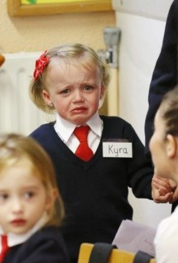 أسباب بكاء الطفل عند ذهابه إلى المدرسة وكيفية التغلب عليه