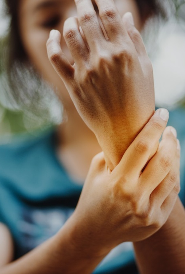 اسباب تشنج اليد اليسرى عند الزعل وطرق علاجه