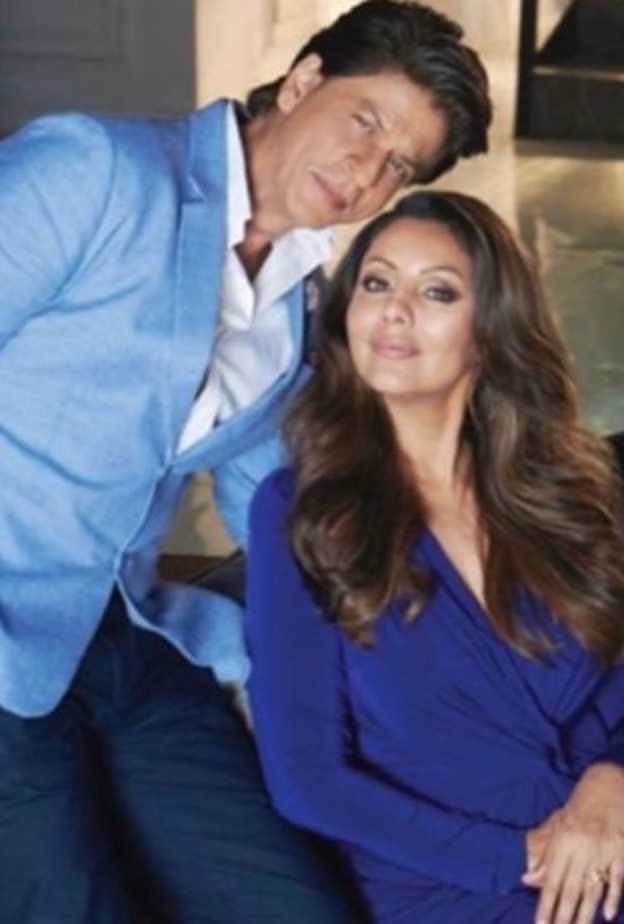 إعلان طريف يجمع شاروخان وغوري خان