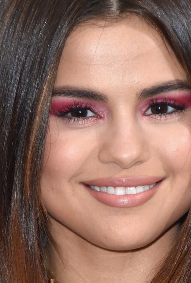 اعتمدي درجات اللون الوردي لإطلالة أنثوية