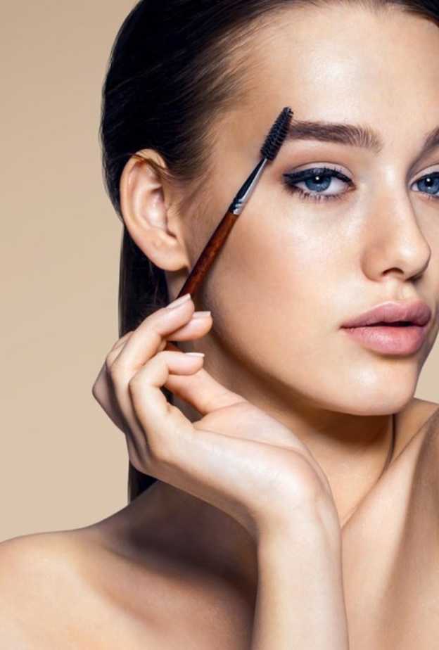  استخدمي الاطعمة الطبيعية لنمو حاجبيك