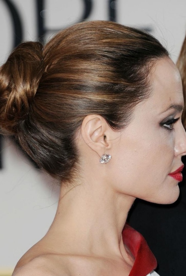 تسريحات عرايس طويلة للوجه المربع على طريقة انجلينا جولي