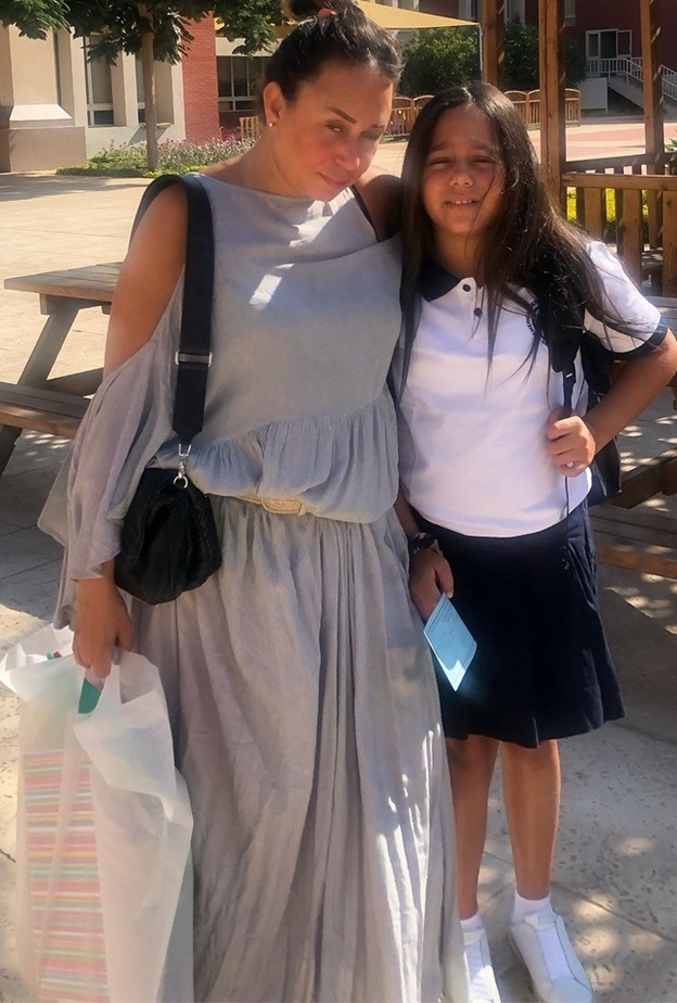 انجي علي وابنتها 