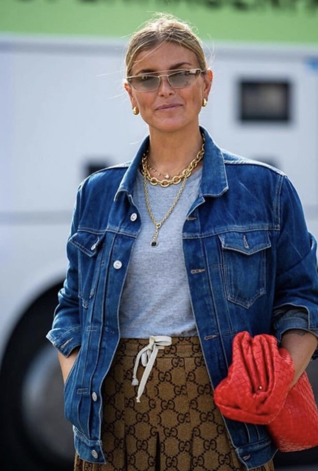 شنطة بوتيغا الجديدة تتصدر في اطلالات موضة الشارع 