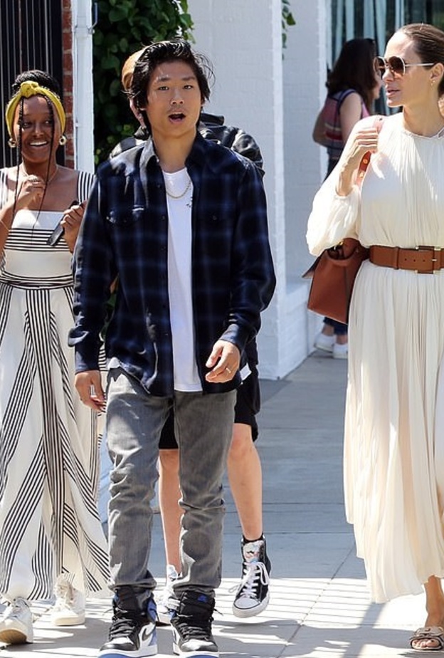 لن تصدّقي كم بلغت كلفة إطلالة أنجلينا جولي الأخيرة