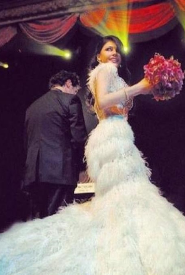 فستان زفاف هيفاء وهبي