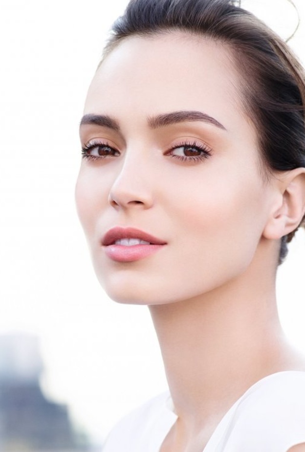 عالجي عينيك المنتفخة بشرائح من الخيار المبردة