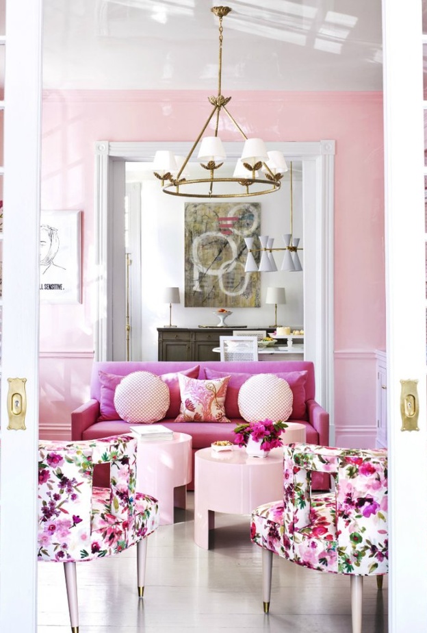  ديكور غرفة معيشة بألوان الزهري والأبيض مع الأزرق