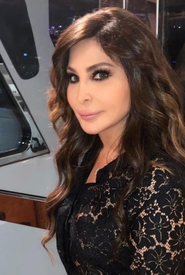 طليقة الراحل محمود عبد العزيز في ظهور نادر لها مع ابنيها