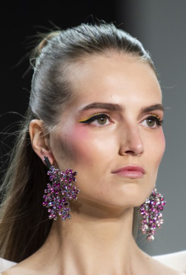 بلاشر زهري على حدود العينين من دار Tadashi Shoji