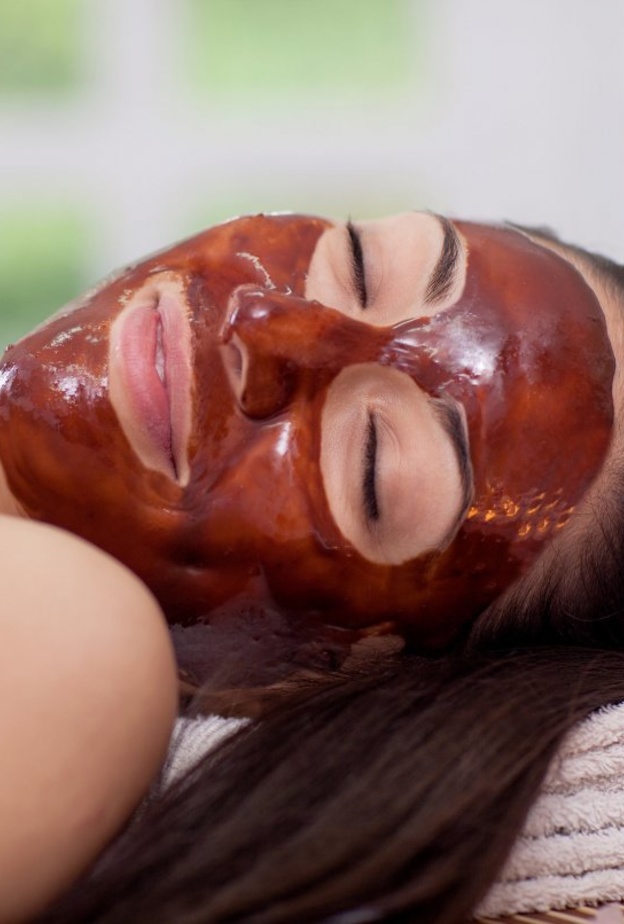 خلطة القهوة والعسل رائعة لتقشير بشرة الوجه والجسم