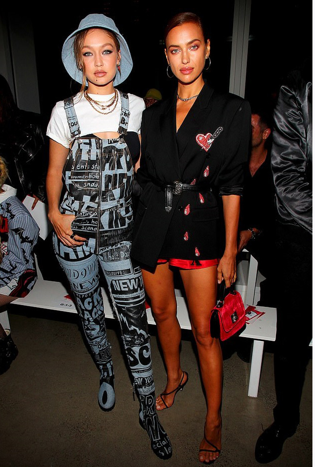 إطلالة ساحرة للجميلة Halima Aden بموضة اللون الأسود