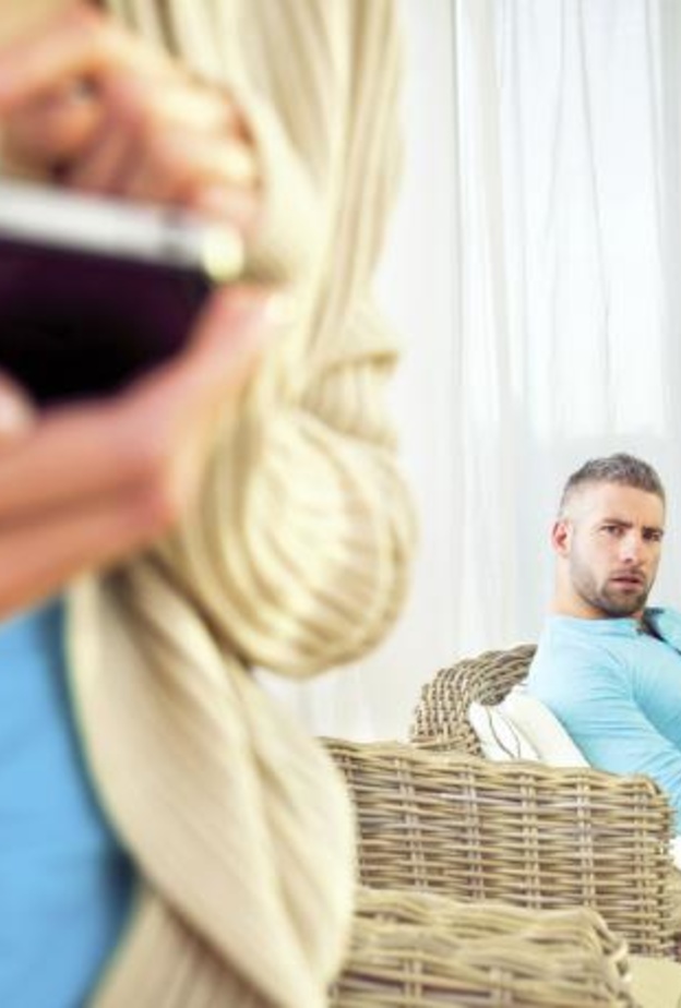 علامات تدل على خيانة الزوجة لزوجها