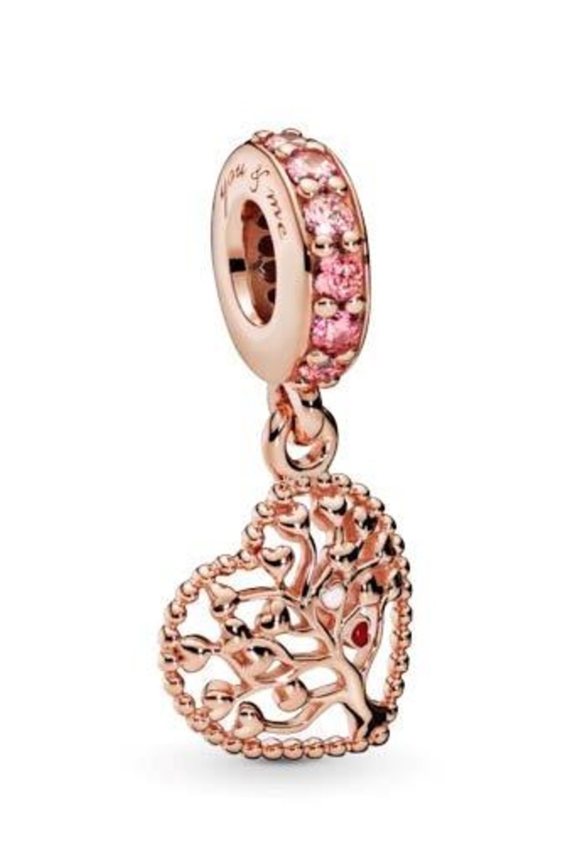 مرحة وتشبهكِ.. عبرّي عن طبيعتكِ هذا الموسم مع مجوهرات Pandora