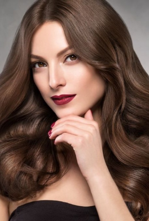 سحر العيون هكذا لقبت خلطة الثوم المنقوع وزيت الزيتون للعناية بالشعر