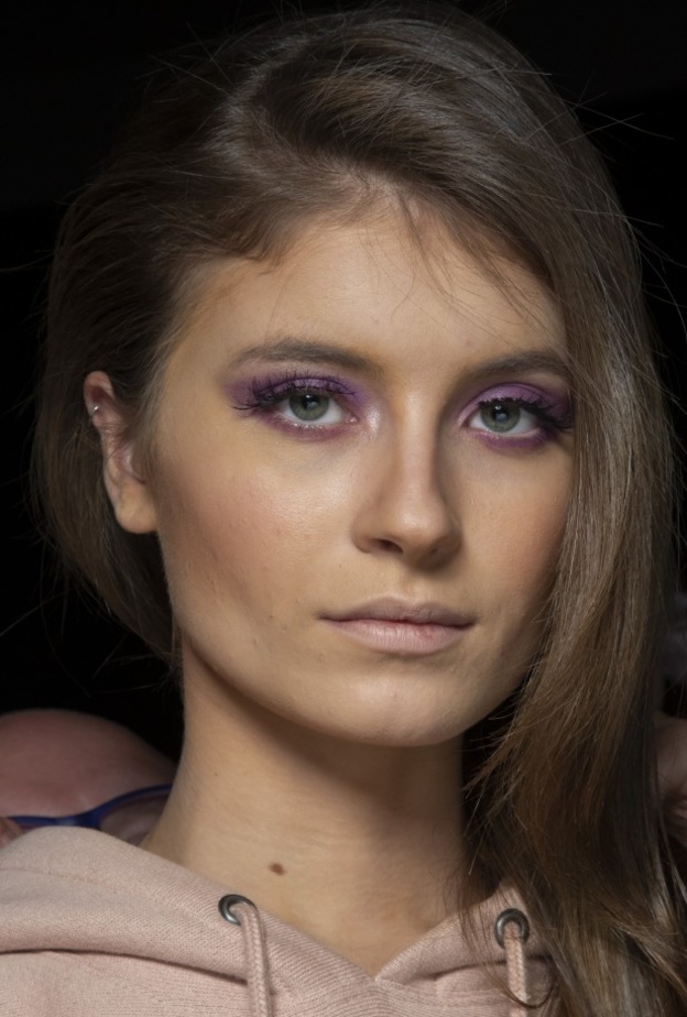 مكياج عيون أخضر غير مستقيم من دار Ulla Johnson