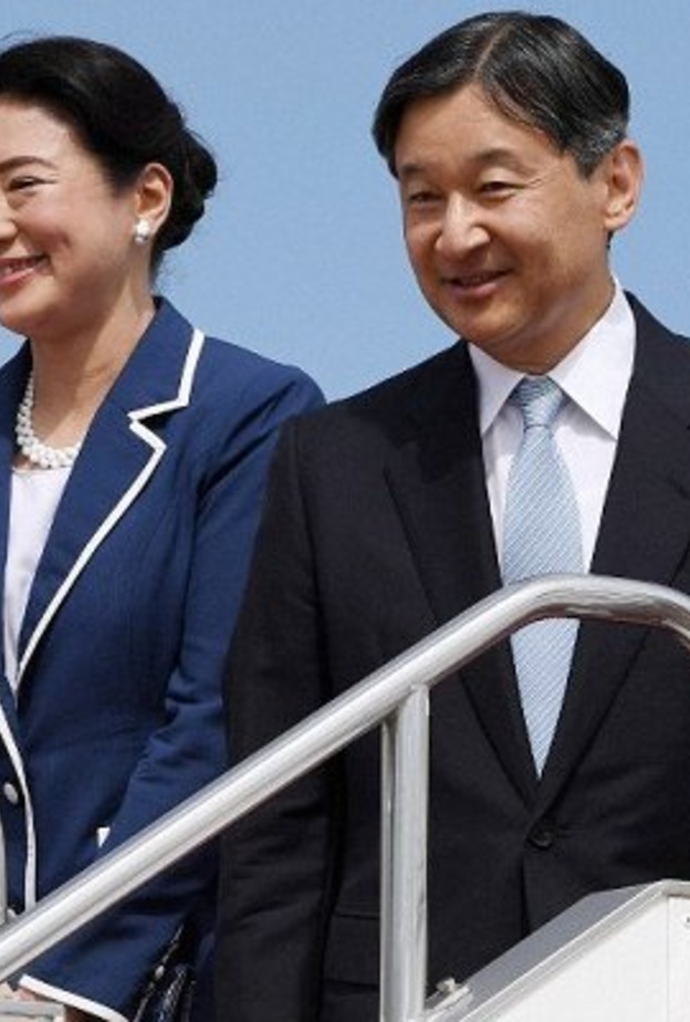 الإمبراطور ناروهيتو والإمبراطورة ماساكو يزوران مركزا لرعاية الحيوانات