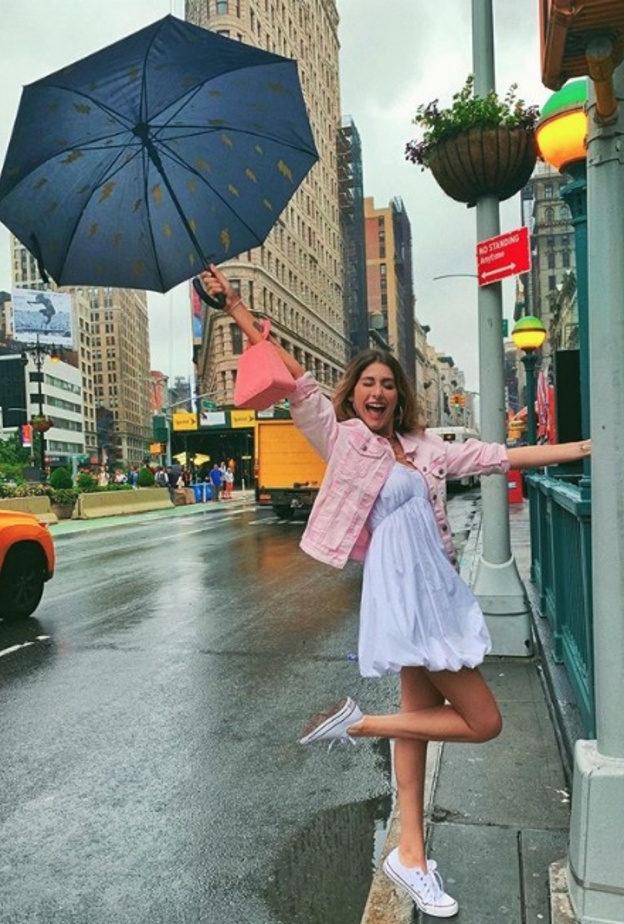 الجميلة علا فرحات تتألق بتصاميم بيضاء وكاجوال في أسبوع الموضة في نيويورك