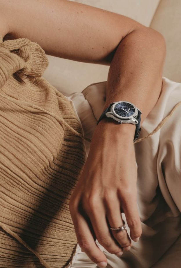 ساعة أوديمار بيغه الجديدة ميليناري فروستد جولد فيلوسوفيك.. تخبر عن الوقت بطريقةٍ فلسفية