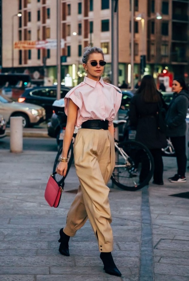 تنسيقات أنيقة هذا الموسم في البنطلون البيج