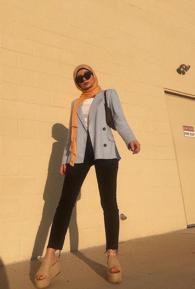 اختيار البدلة بألوان احادية دارجة