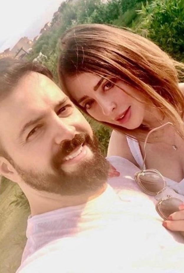 وفاء الكيلاني وزوجها تيم حسن