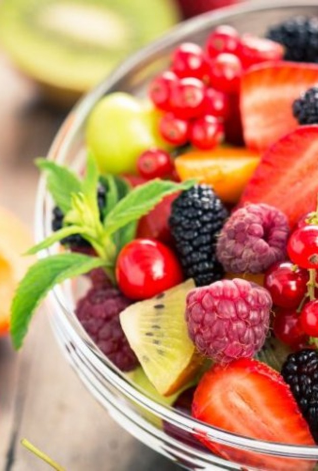 تصنف الفواكه عنصرا اساسيا في الحميات الغذائية و لانقاص الوزن