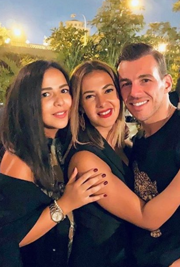 دنيا سمير غانم وشقيقتها ايمي وزوجها