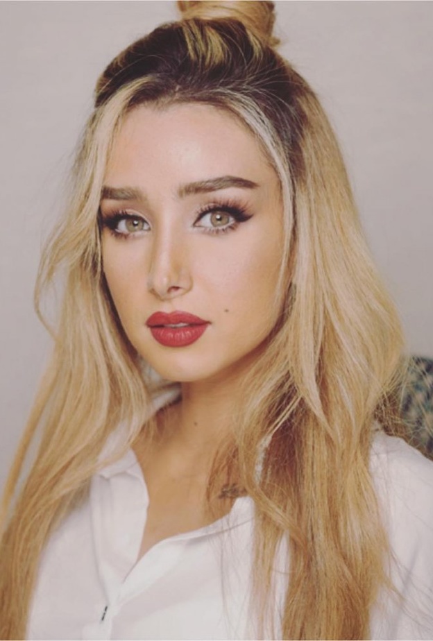 هنا الزاهد تتميز بمكياجها الناعم