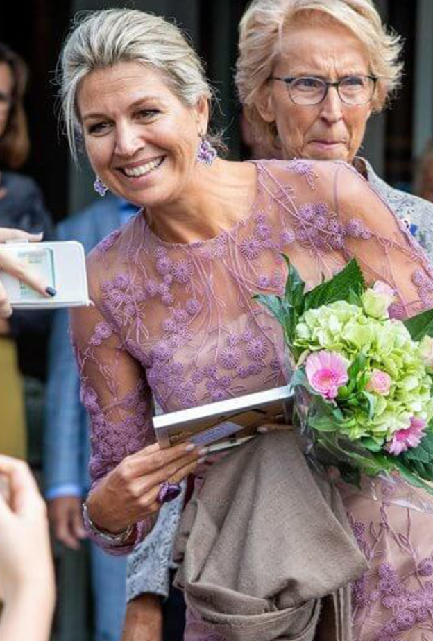 الملكة ماكسيما تزور "مقهى مرضى الزهايمر"