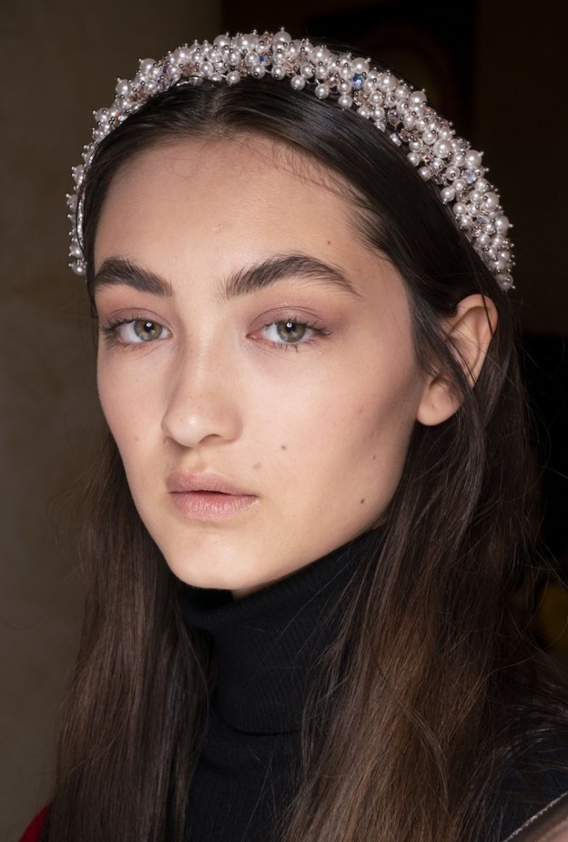 ظلال العيون الترابية موضة خريف وشتاء 2020