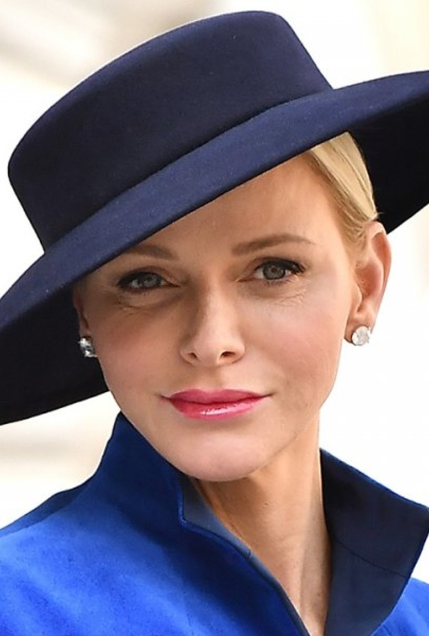 أميرة موناكو تنشر صورة جديدة لطفليها التوأم بمناسبة موسم العودة من المدارس