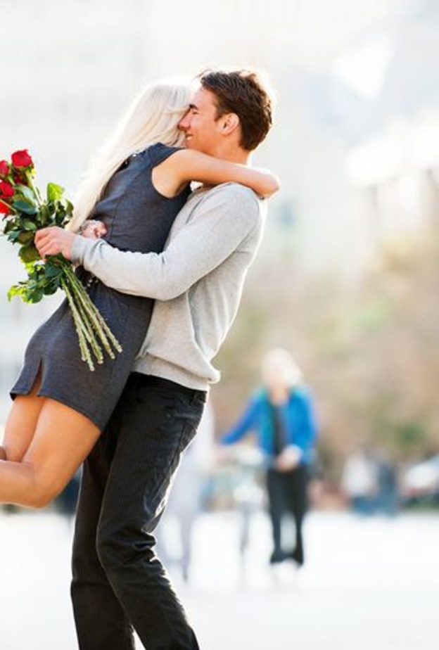 بمجرد أن تجد الشريك المثالي، تصبح مخلصة وشديدة التعلق به