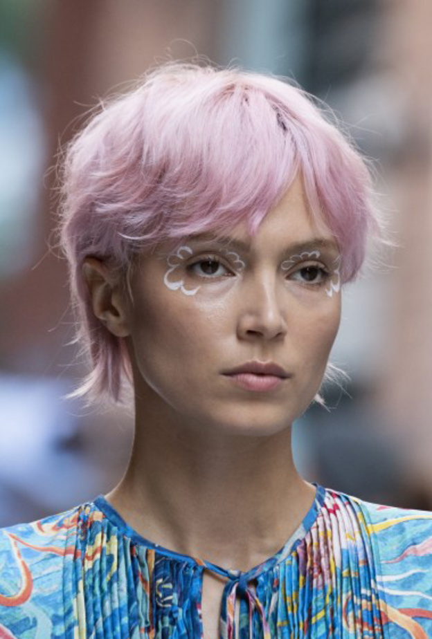 صبغات شعر جريئة اختاريها من اسبوع الموضة في نيويورك 2020