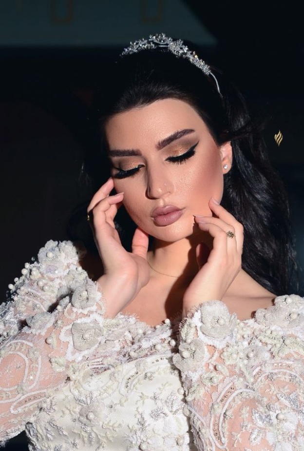 تصوير عروسين بكاميرا المصورة السعودية أمل حماص