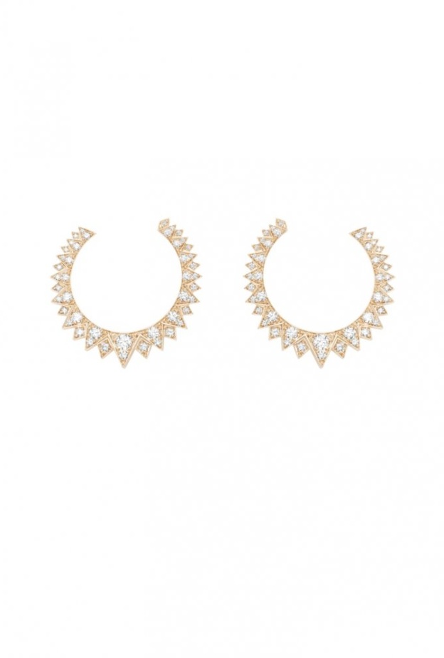 تصميم قرط استثنائي نن الذهب والاحجار من مجموعة Bulgari Bulgari