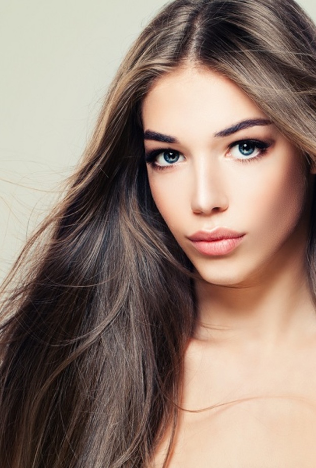 استخدمي وصفات قشر الرمان لتقوية الشعر