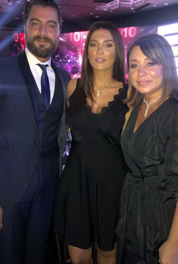 معتصم النهار وزوجته بصحبة إنجي على