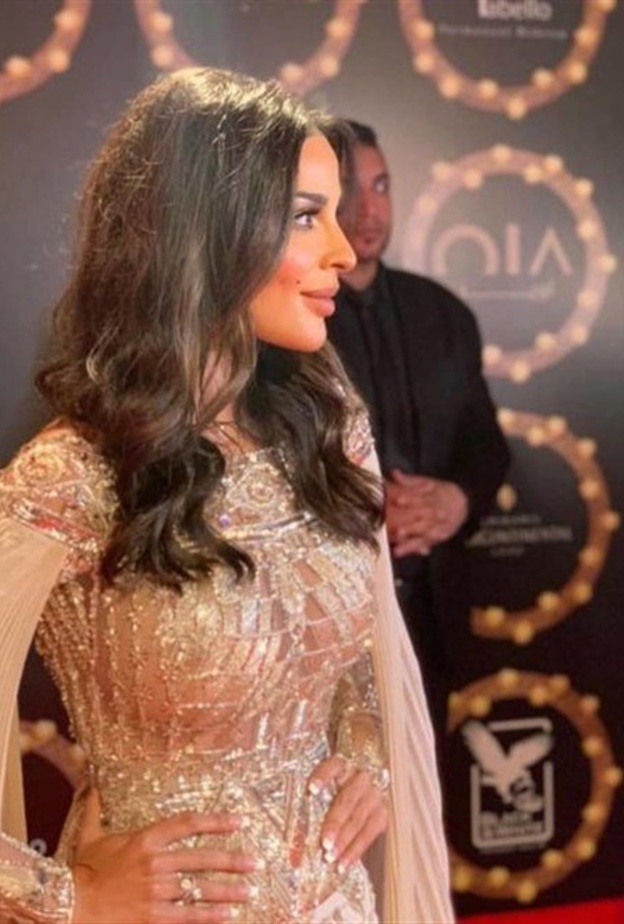 أناقة نادين نجيم خلال تسلّمها جائزة أفضل ممثلة عربية لعام 2019