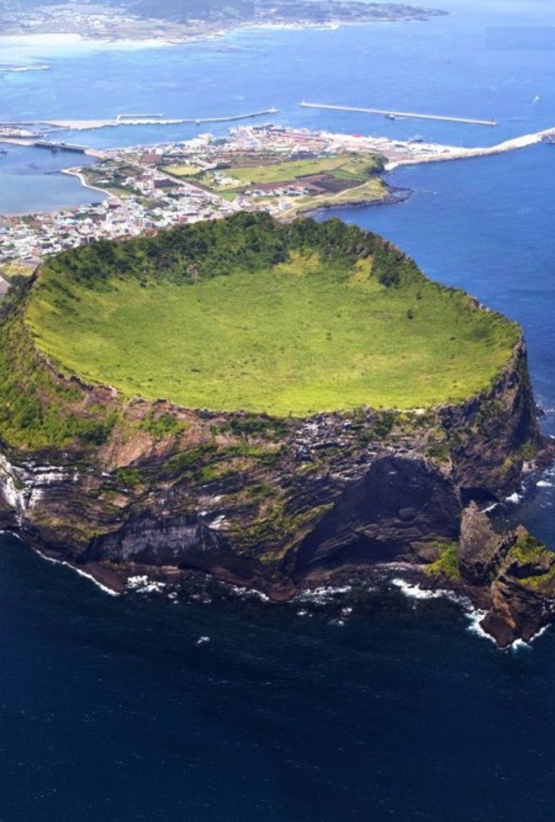 Cheonjiyeon جزيرة جيجو كوريا - افضل الاماكن لقضاء شهر العسل في شهر نوفمبر 2019 - شلالات