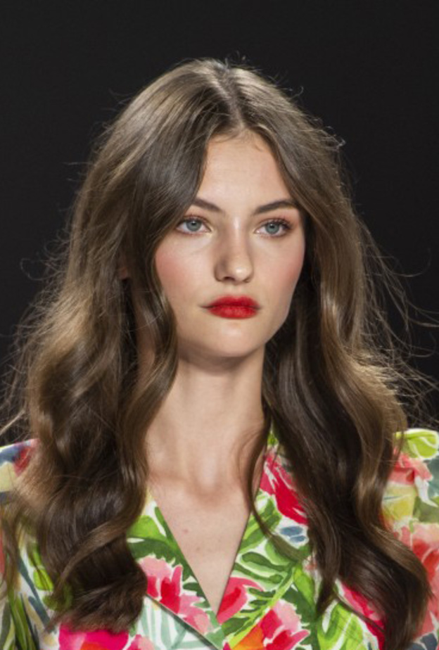 أحمر شفاه زهري لماع من اختيار Christian Cowan