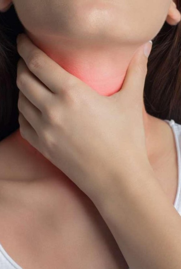 الغرغرة بالماء و الملح تقلل من أعراض حساية الحلق