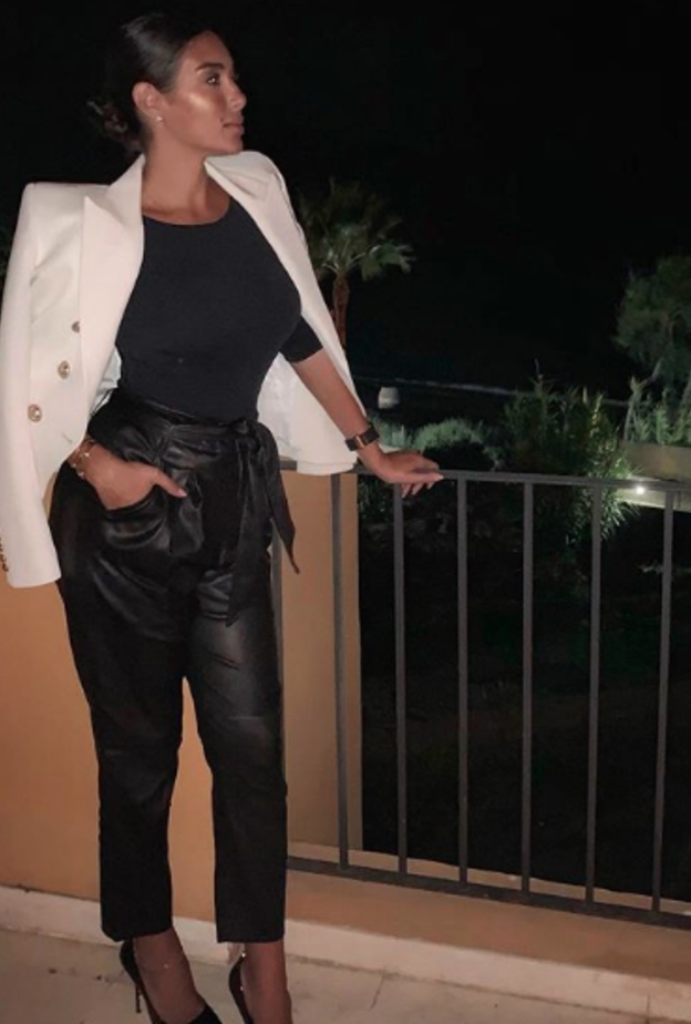 تألقت ياسمين صبري في فستان باللون الأبيض